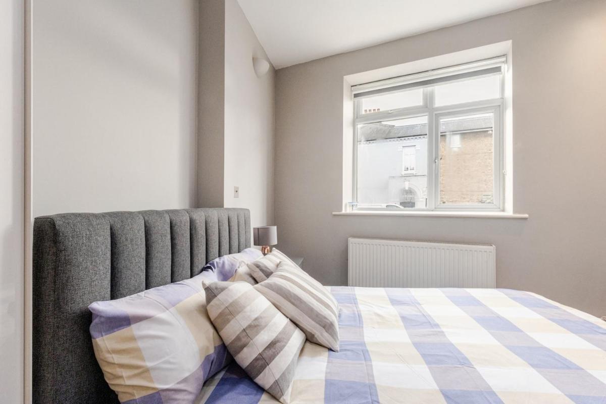 Spacious 2 Bed 2 Bath Apartment With Free Parking For 2 Cars And Underground Station Zone 2 For Quick Access To Central London Up To 10 Guests Exterior foto
